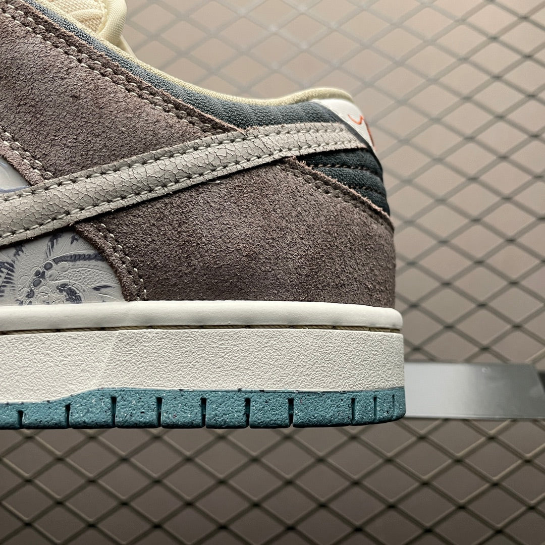 Nike SB Dunk Low "Live, Laugh, Love"