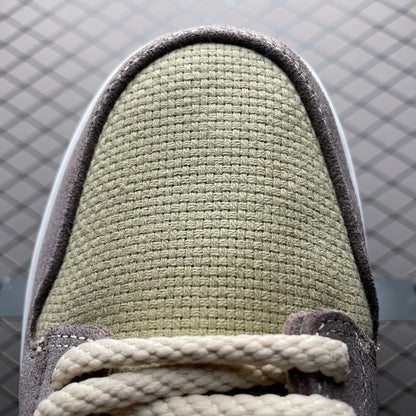 Nike SB Dunk Low "Live, Laugh, Love"