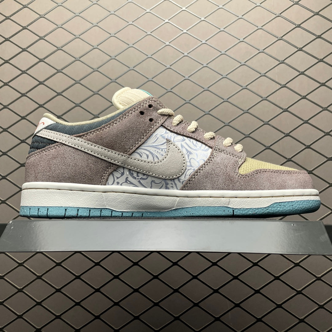 Nike SB Dunk Low "Live, Laugh, Love"
