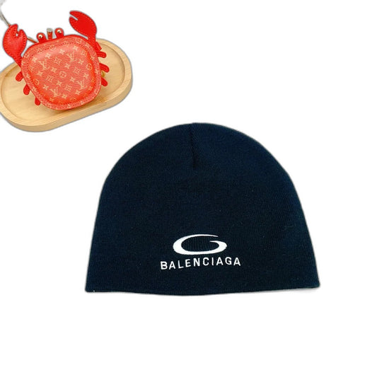 Balenciaga logo-embroidered knitted hat