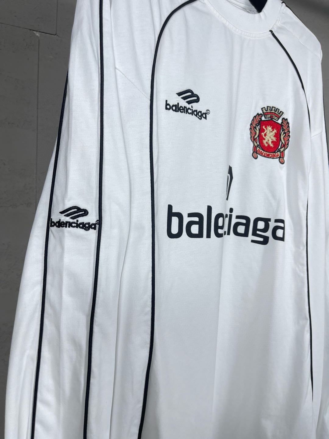 BALENCIAGA   SOCCER LONG SLEEVE OVERSIZED T-SHIRT