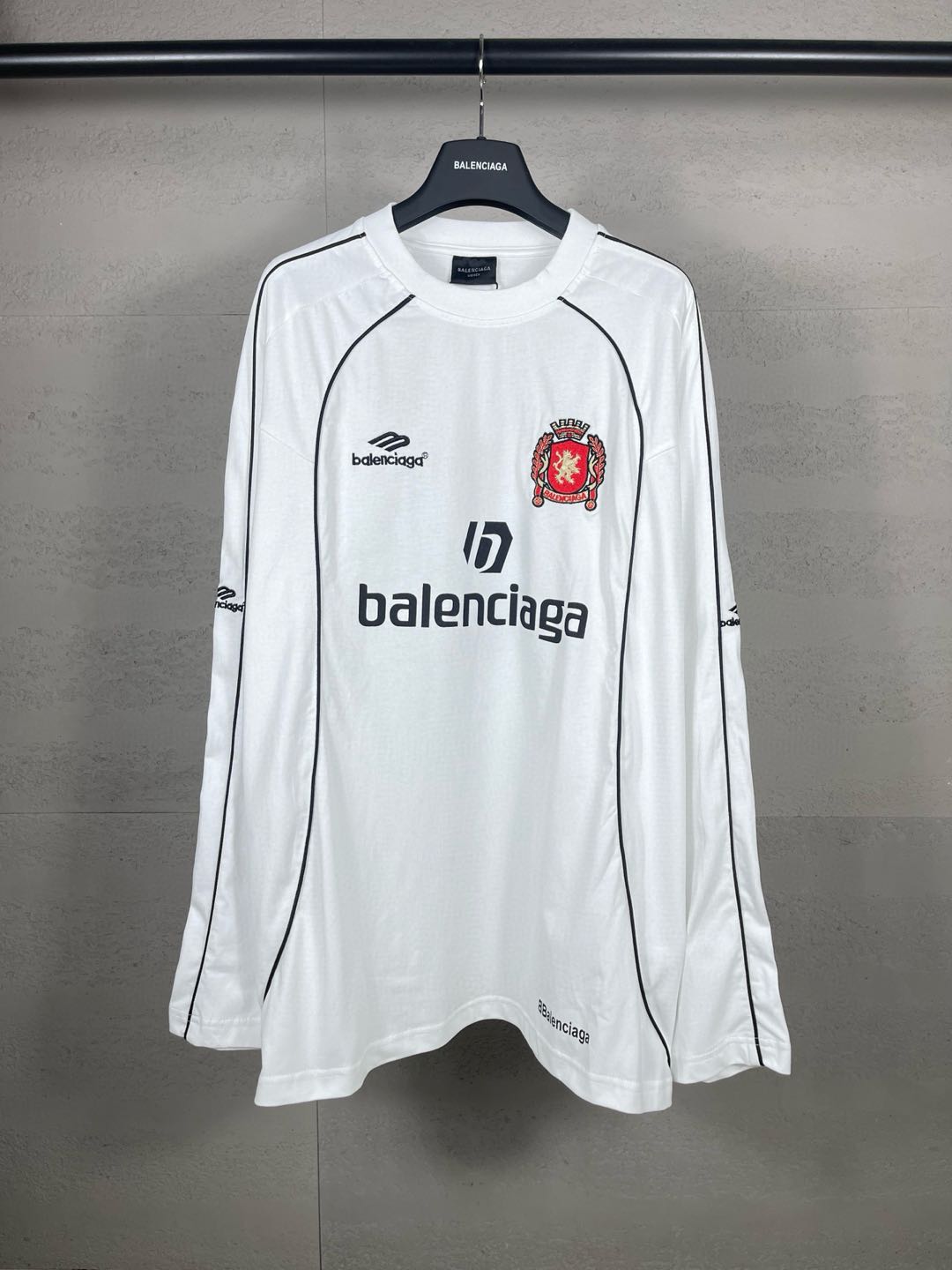 BALENCIAGA   SOCCER LONG SLEEVE OVERSIZED T-SHIRT
