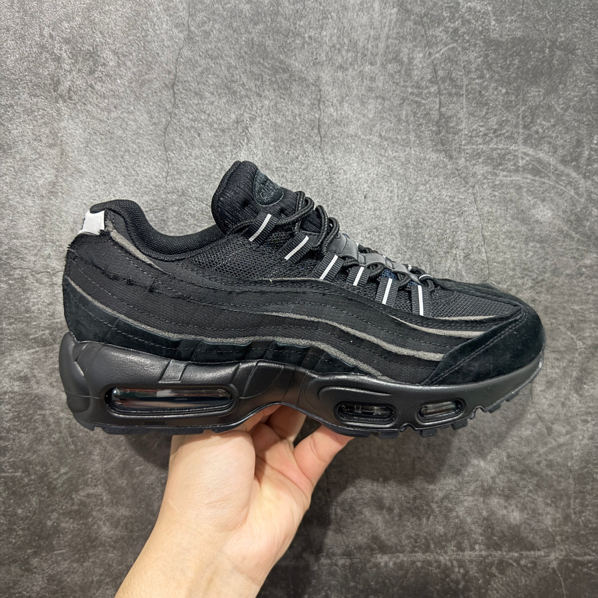 COMME des GARÇONS × Nike Air Max 95 "Black"