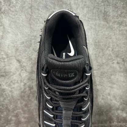 COMME des GARÇONS × Nike Air Max 95 "Black"