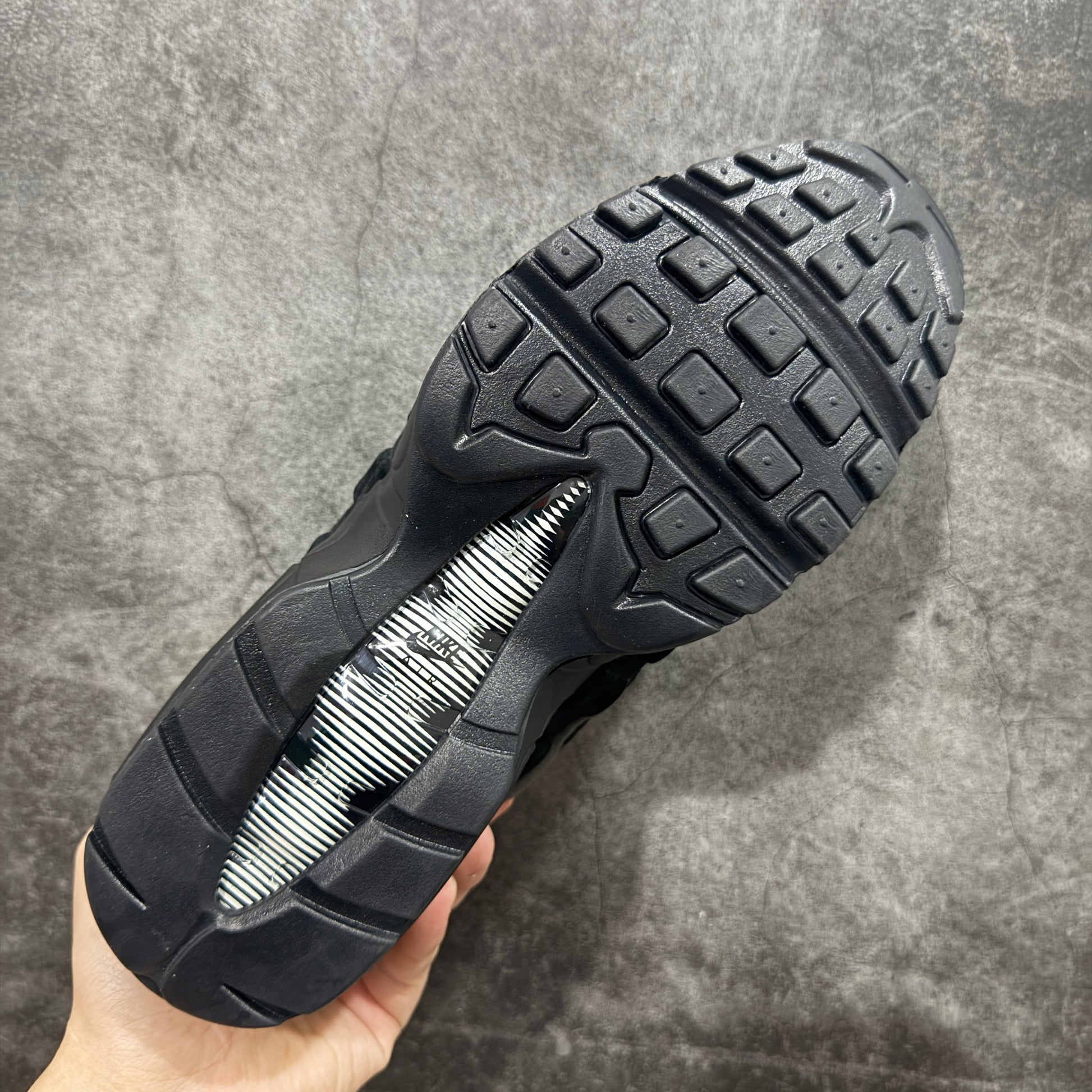 COMME des GARÇONS × Nike Air Max 95 "Black"