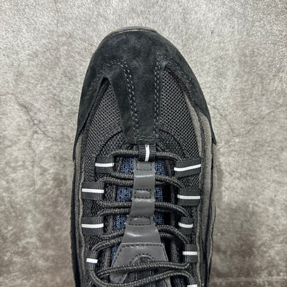 COMME des GARÇONS × Nike Air Max 95 "Black"