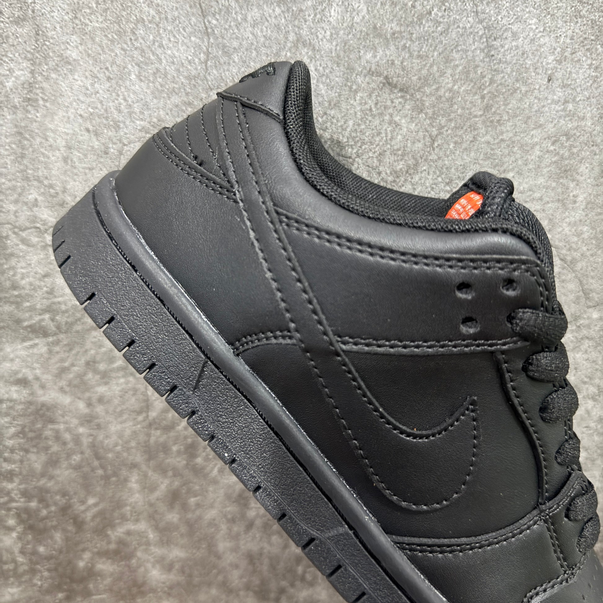 Nike SB Dunk Low Pro ISO "Triple Black"