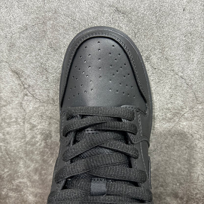Nike SB Dunk Low Pro ISO "Triple Black"