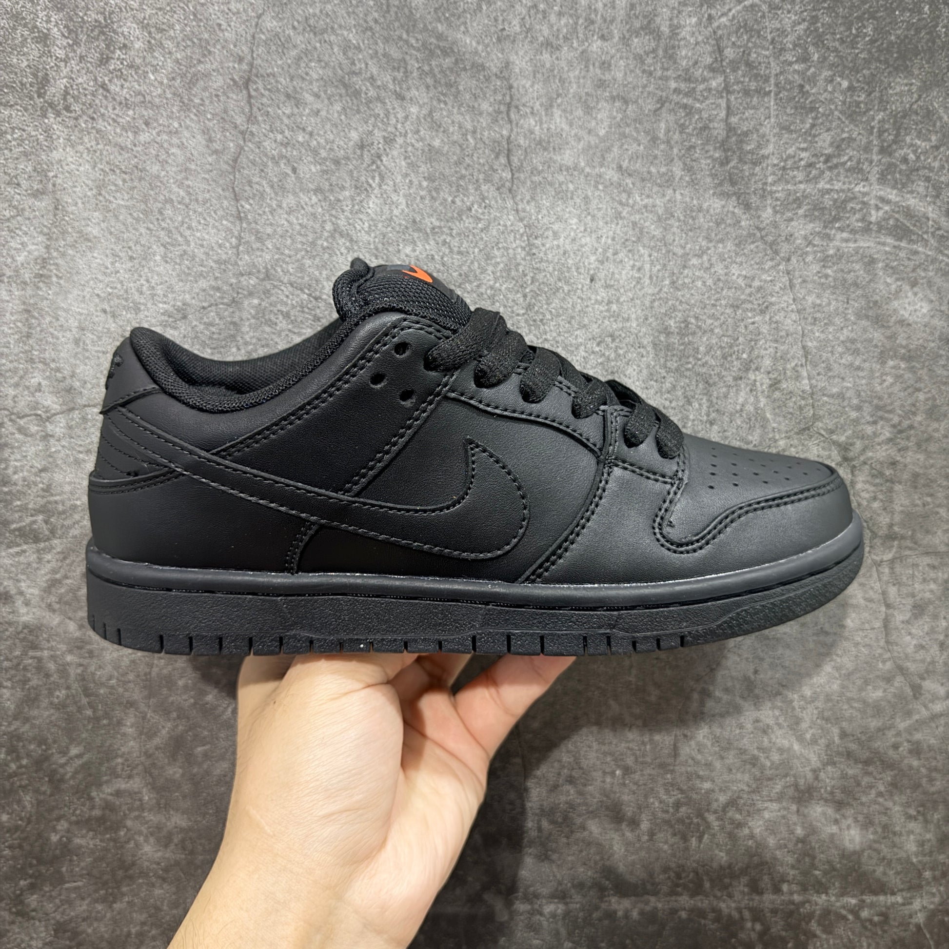 Nike SB Dunk Low Pro ISO "Triple Black"