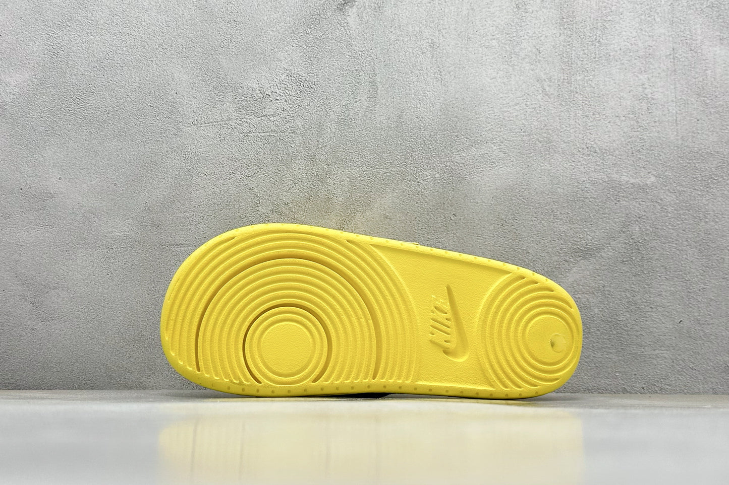 Nike Kobe Offcourt Slide "Lightning"