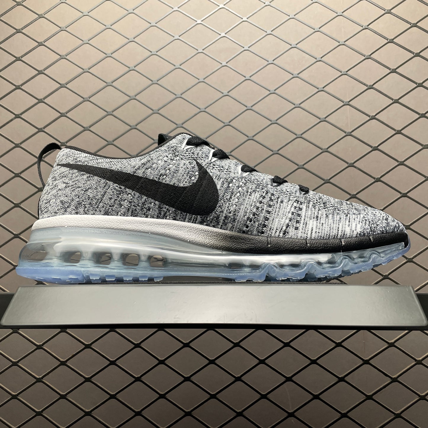 Nike Flyknit Air Max Oreo