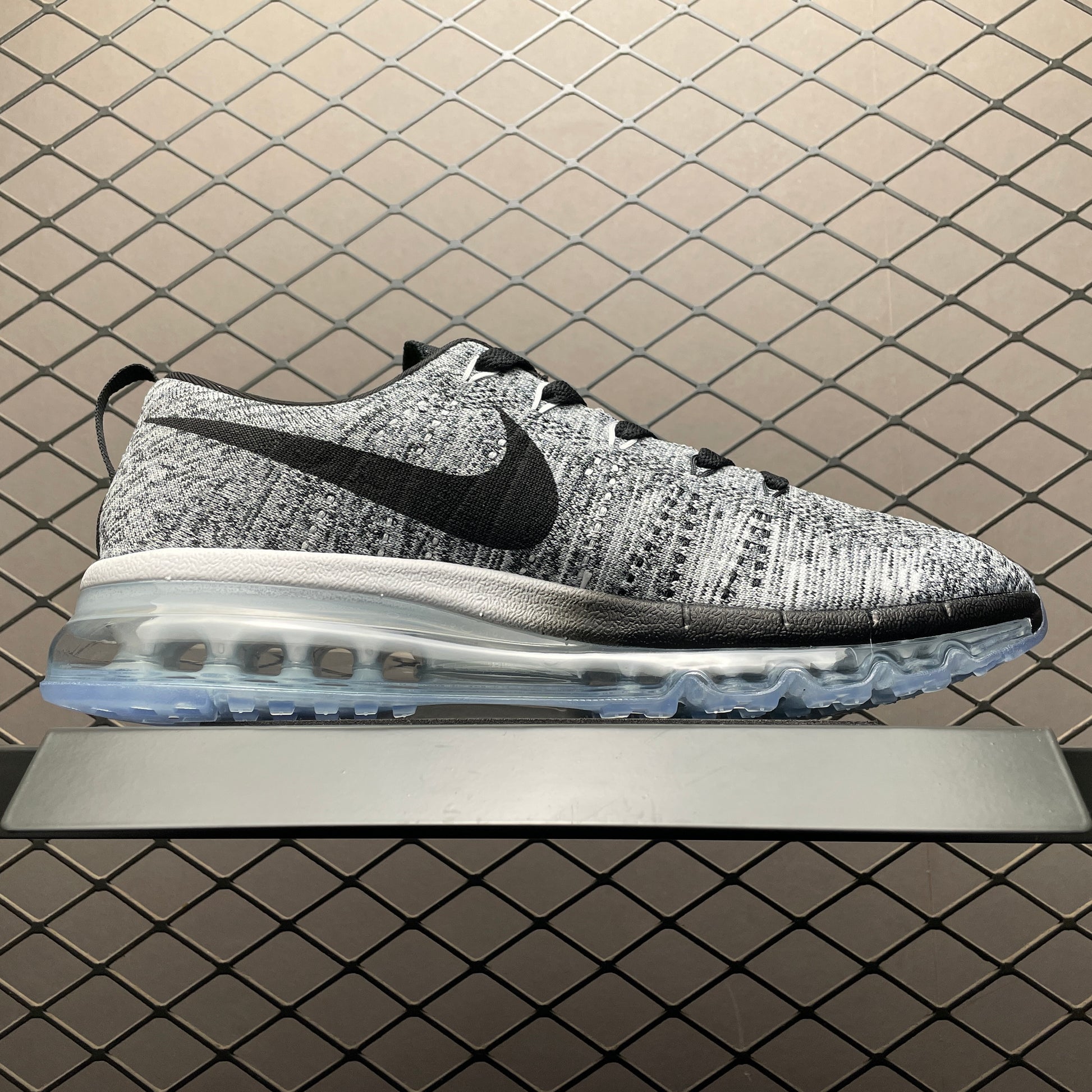 Nike Flyknit Air Max Oreo