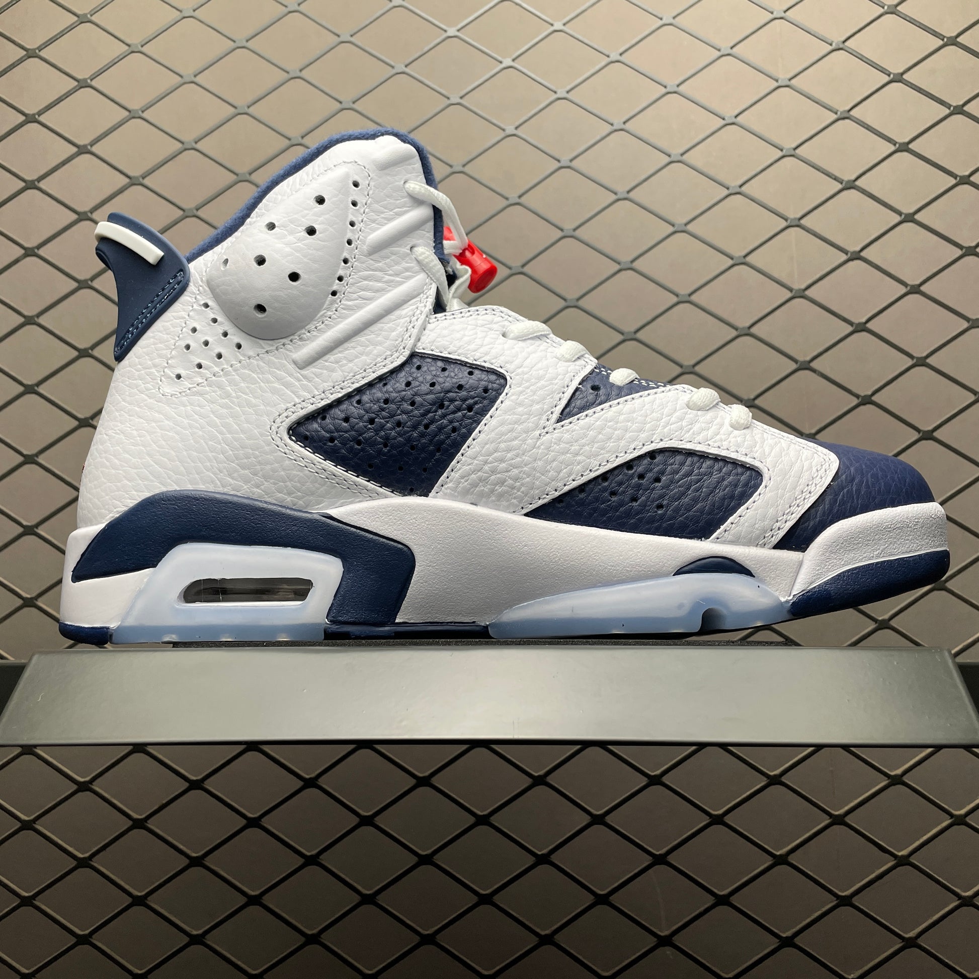 Nike Air Jordan 6 Retro "White and Midnight Navy"