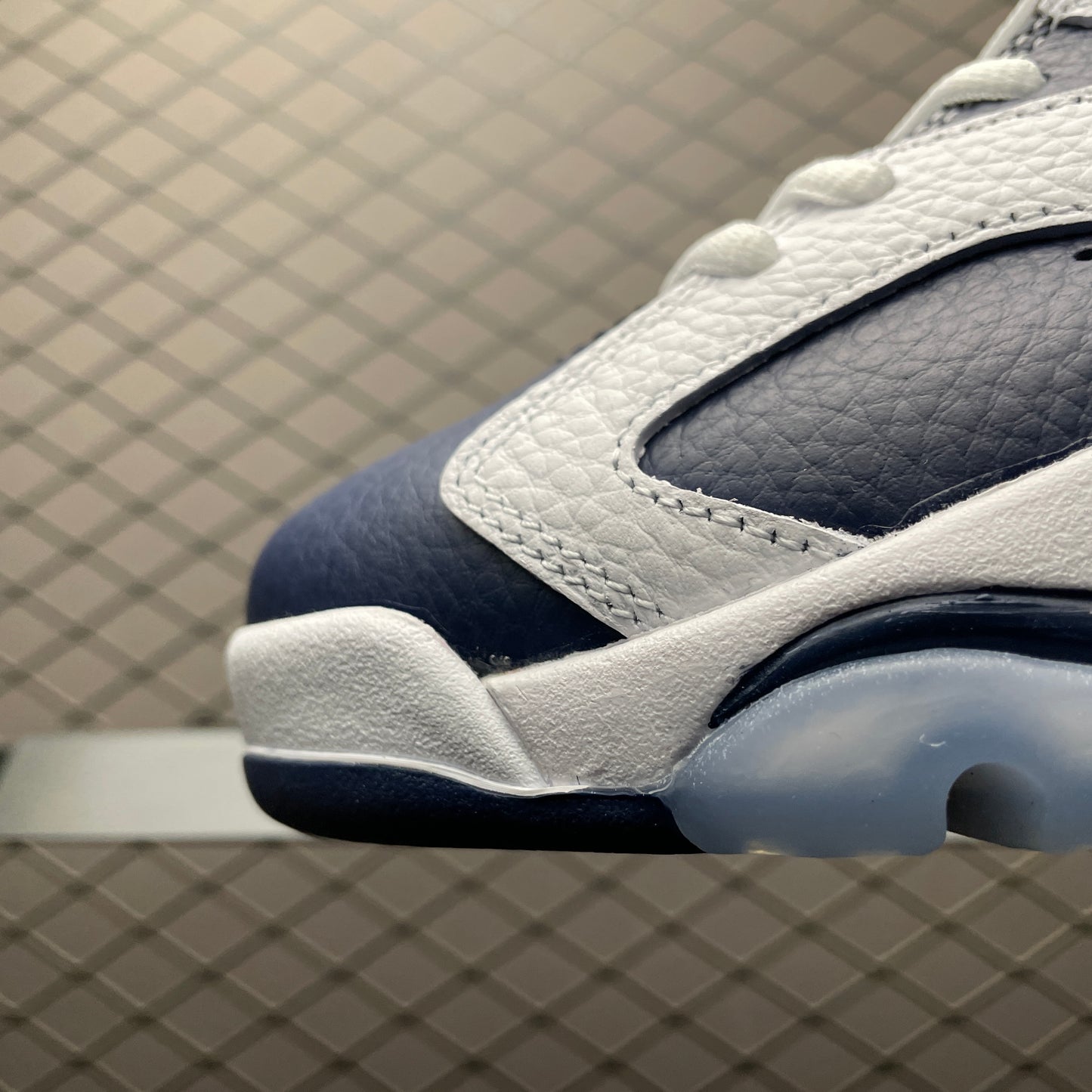 Nike Air Jordan 6 Retro "White and Midnight Navy"