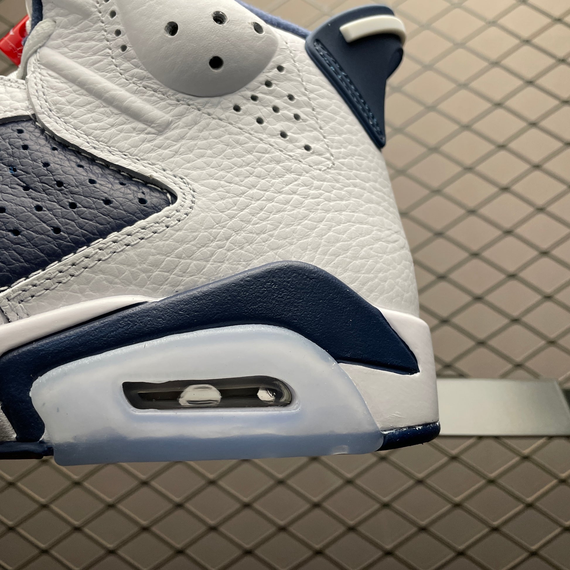 Nike Air Jordan 6 Retro "White and Midnight Navy"