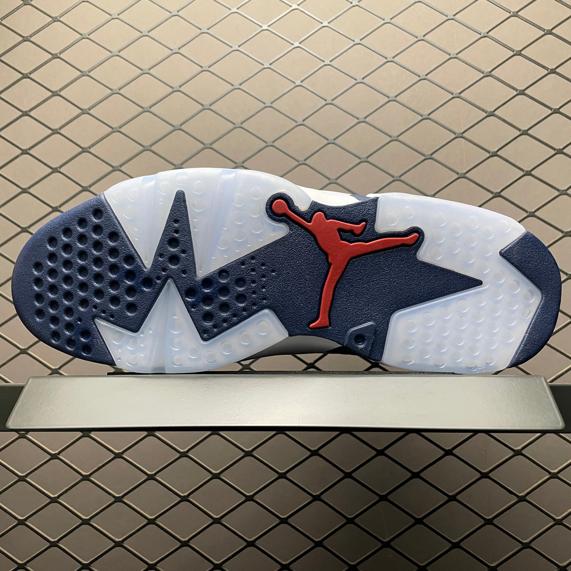 Nike Air Jordan 6 Retro "White and Midnight Navy"