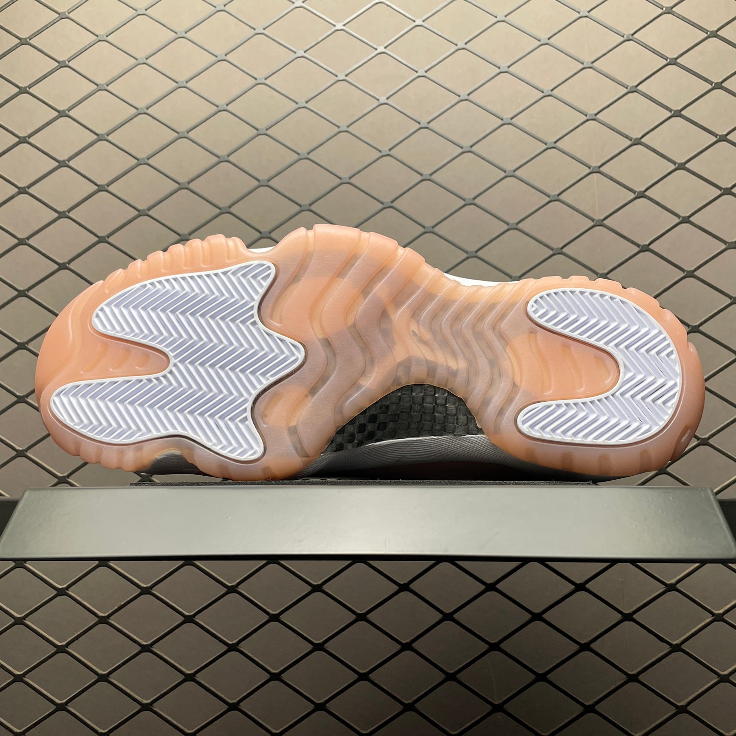 Nike Air Jordan 11 Retro Low "Legend Pink"