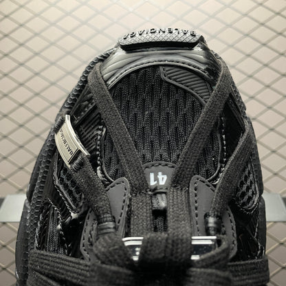 Balenciaga Men's 3xl Extreme Laces B Sneaker in Black