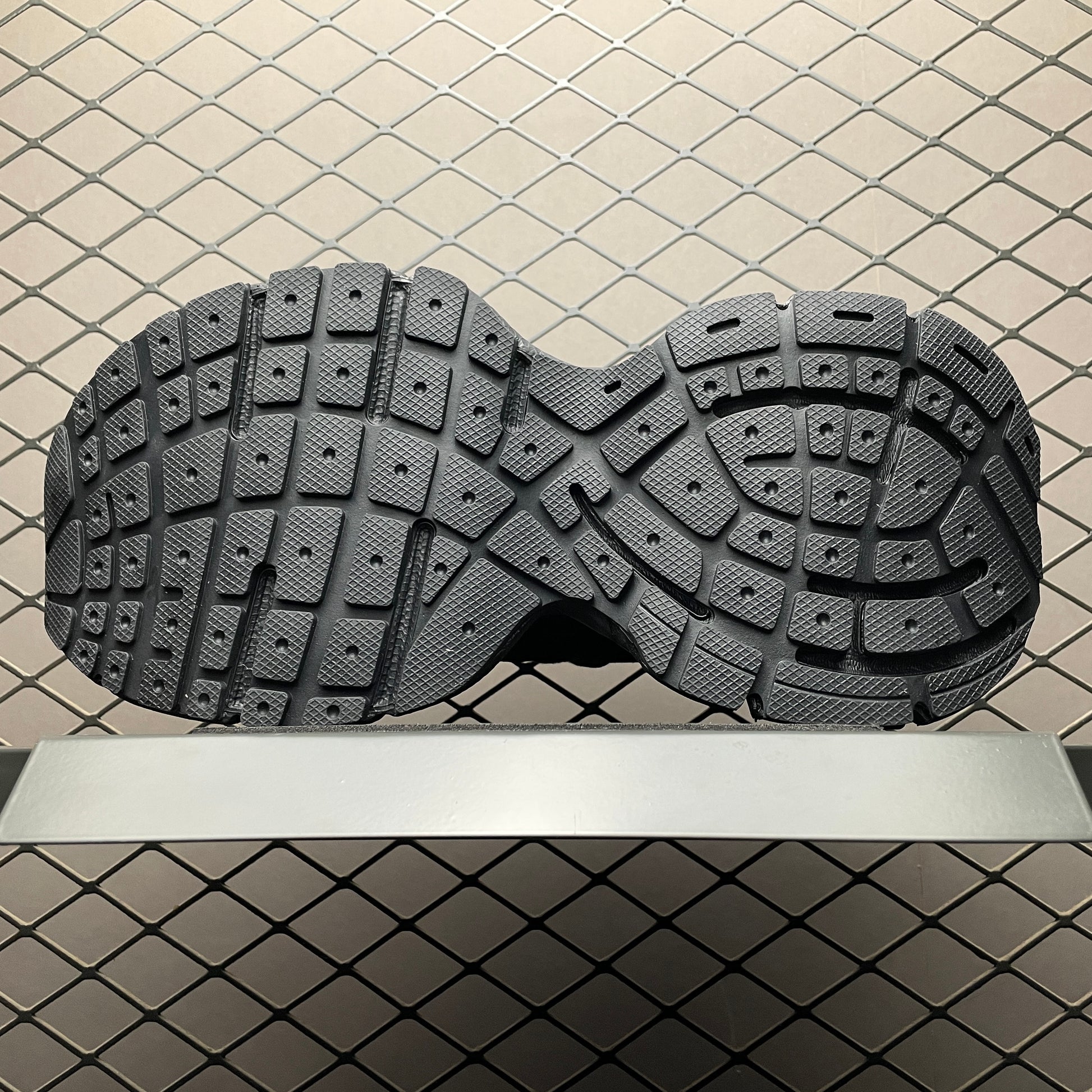 Balenciaga Men's 3xl Extreme Laces B Sneaker in Black