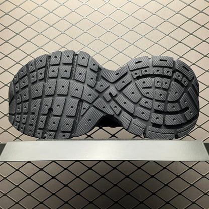 Balenciaga Men's 3xl Extreme Laces B Sneaker in Black