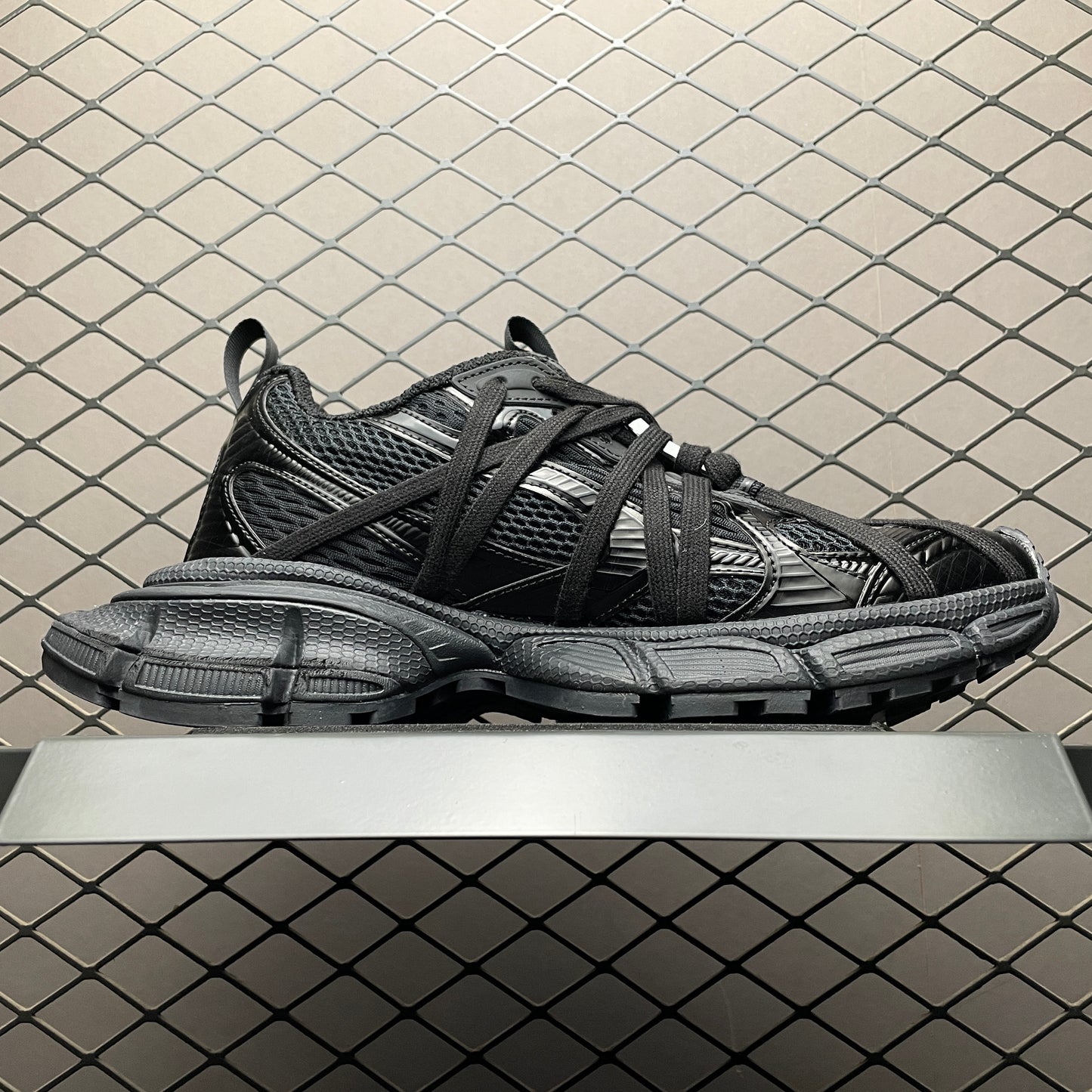Balenciaga Men's 3xl Extreme Laces B Sneaker in Black