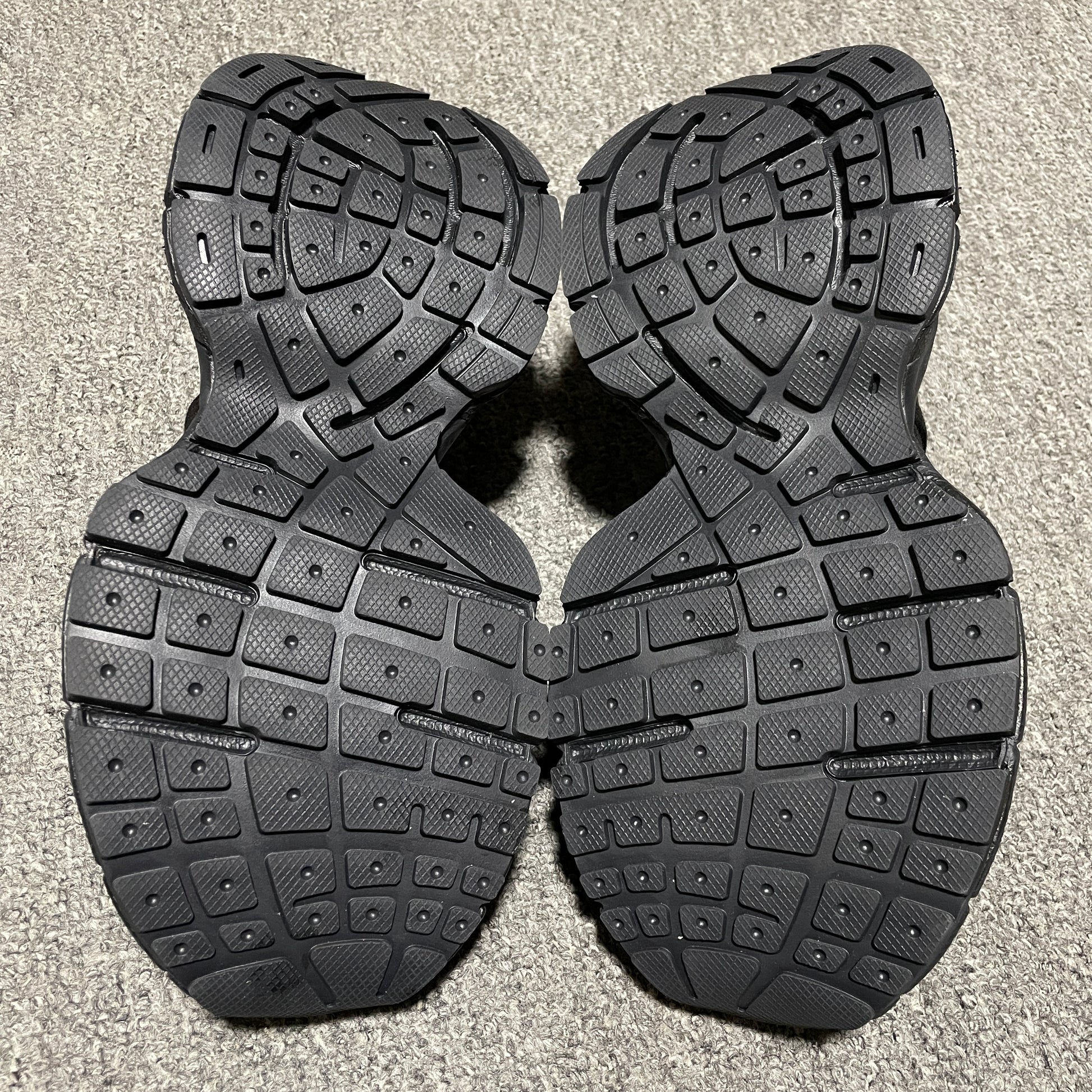 Balenciaga Men's 3xl Extreme Laces B Sneaker in Black