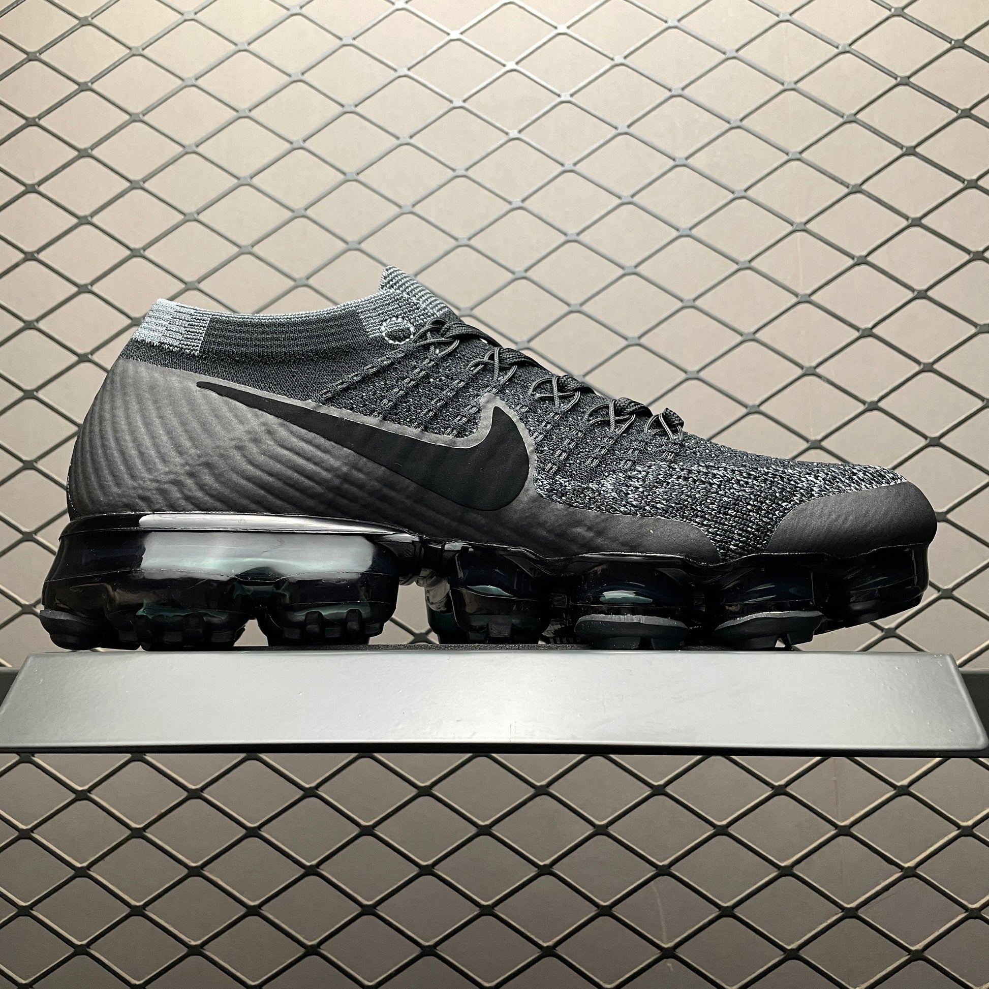Nike Air Vapormax Flyknit "Triple. Black 2.0"