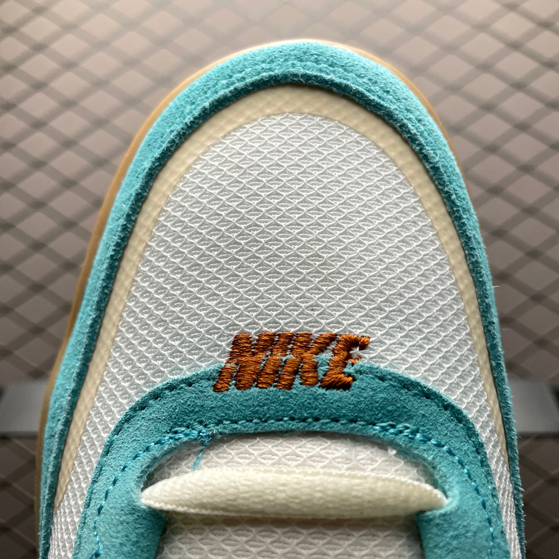 Nike SB GS Day One "Green Frost/Phantom/Gum Light Brown/Dark Russet"
