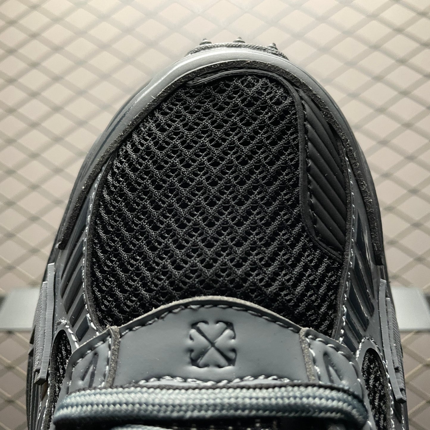 OFF-WHITE Be Right Back Black