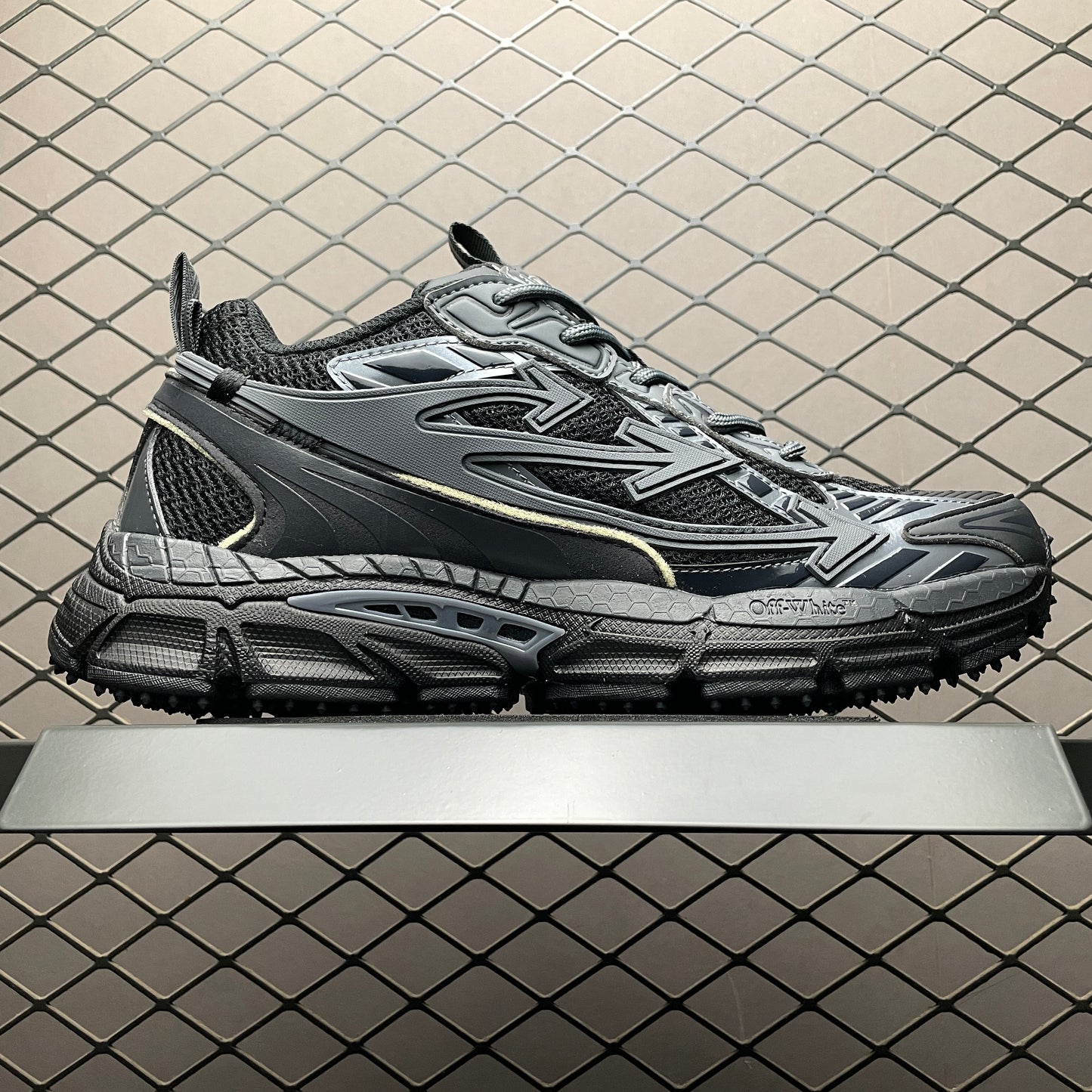 OFF-WHITE Be Right Back Black