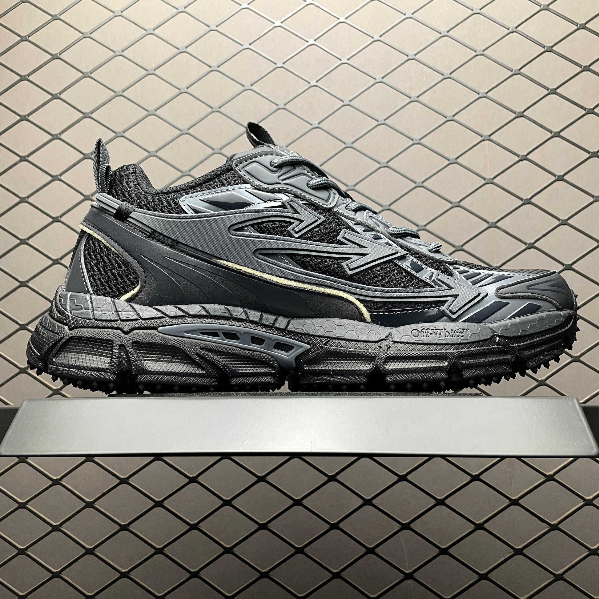 OFF-WHITE Be Right Back Black