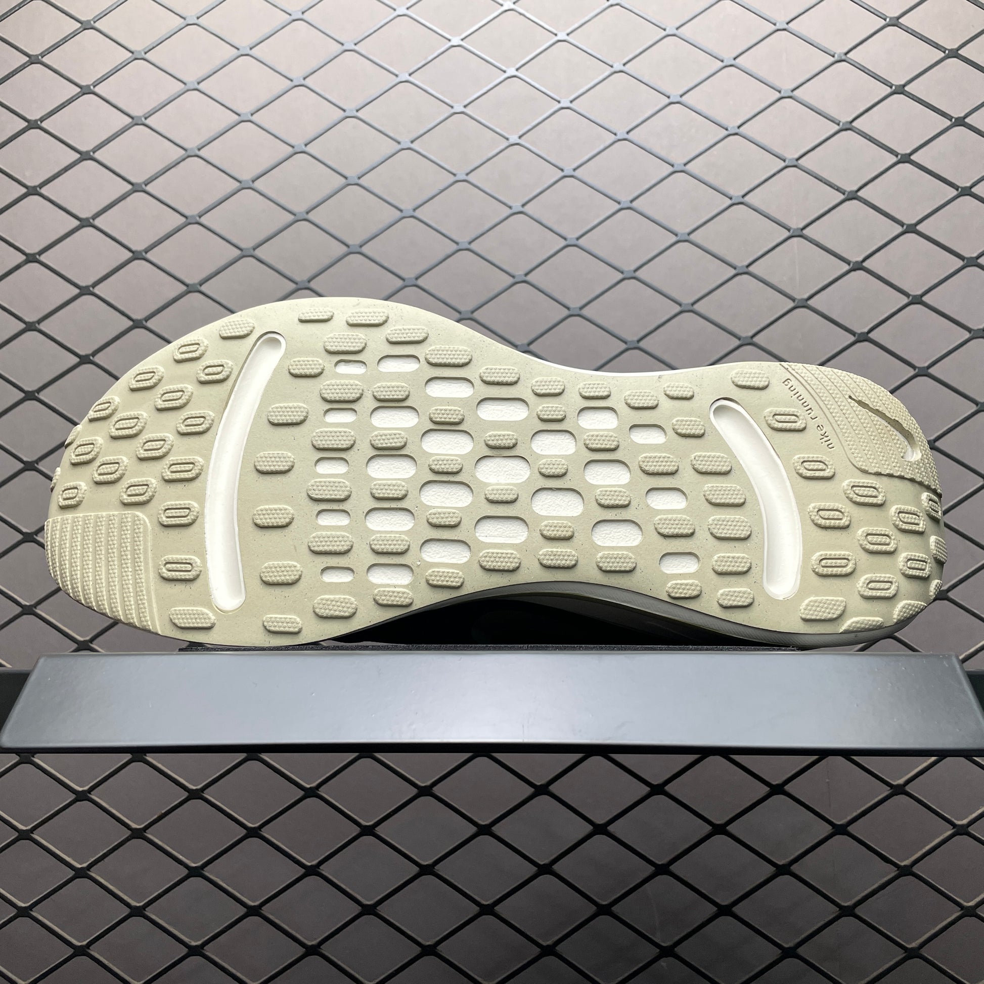 Nike Journey Run "Armory Navy/Green Strike/Pale Ivory/Desert Khaki"