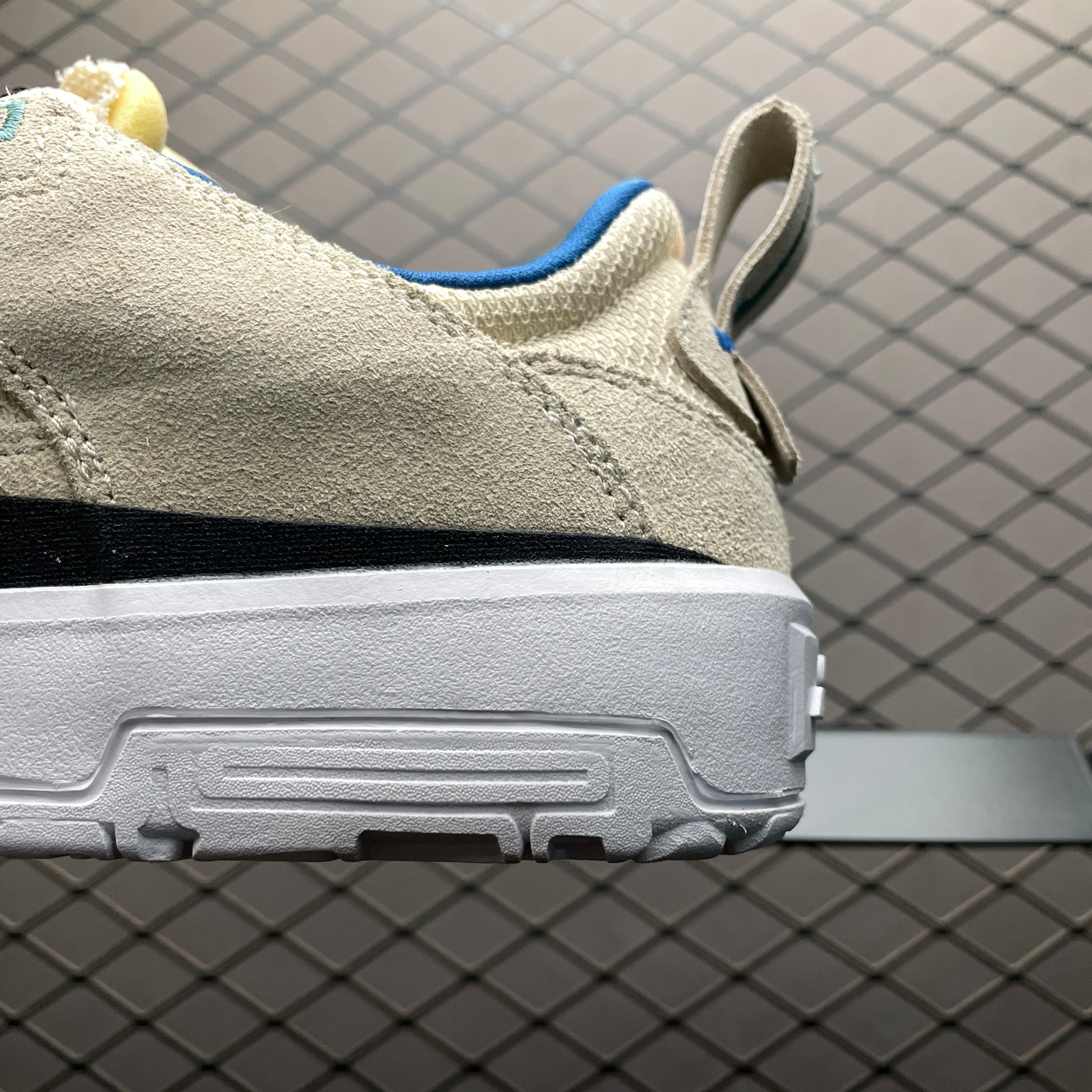 Nike SB GS Day One "Sanddrift/Court Blue/Bicoastal/Black"
