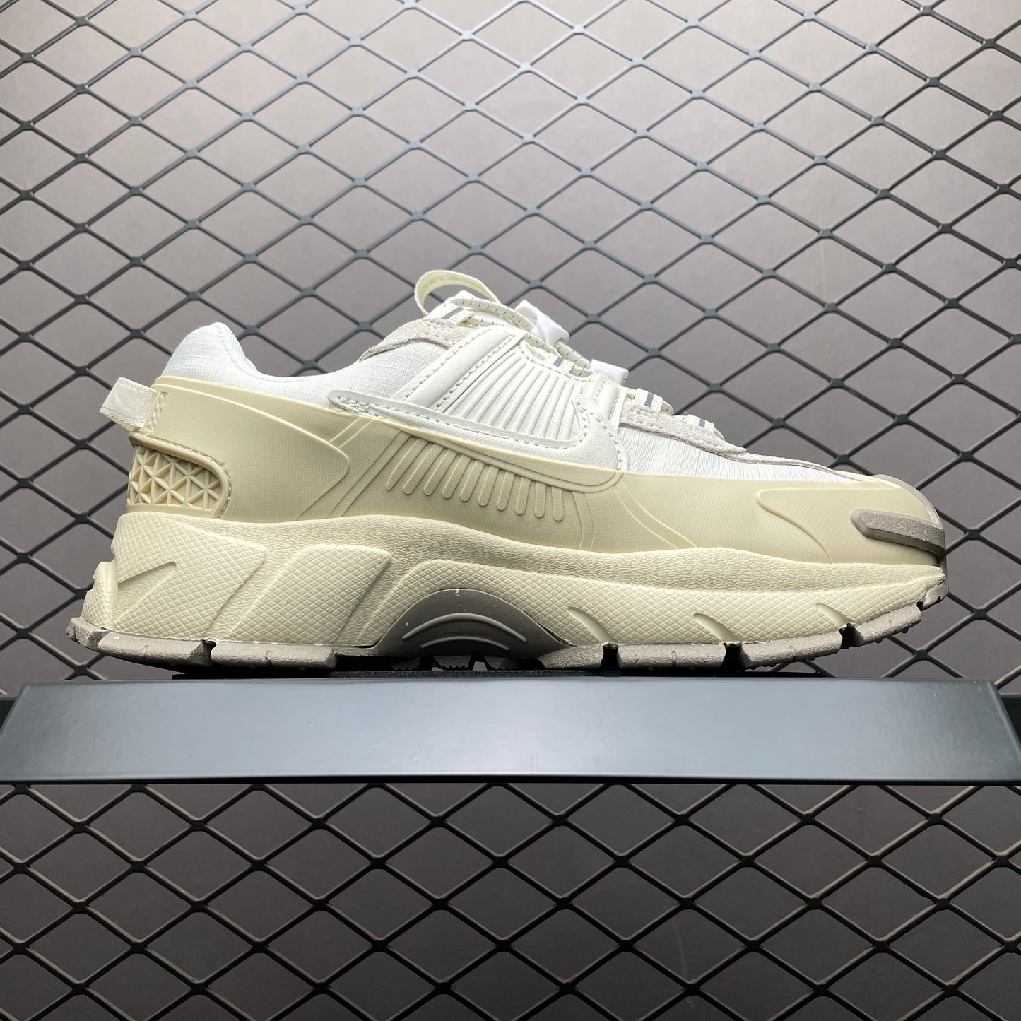 Nike Zoom Vomero Roam "Pale Ivory/Light Khaki/Khaki/Pale Ivory"