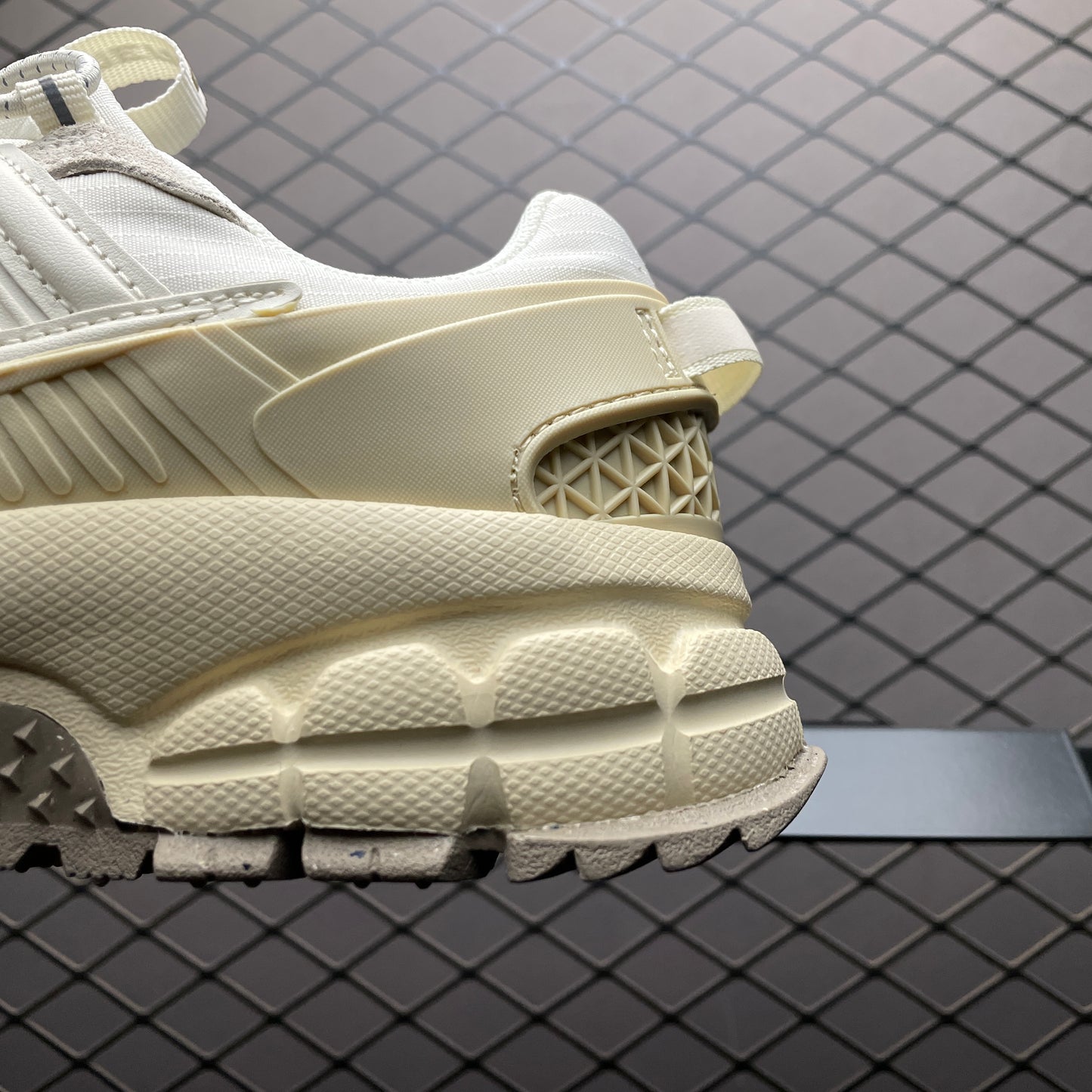 Nike Zoom Vomero Roam "Pale Ivory/Light Khaki/Khaki/Pale Ivory"