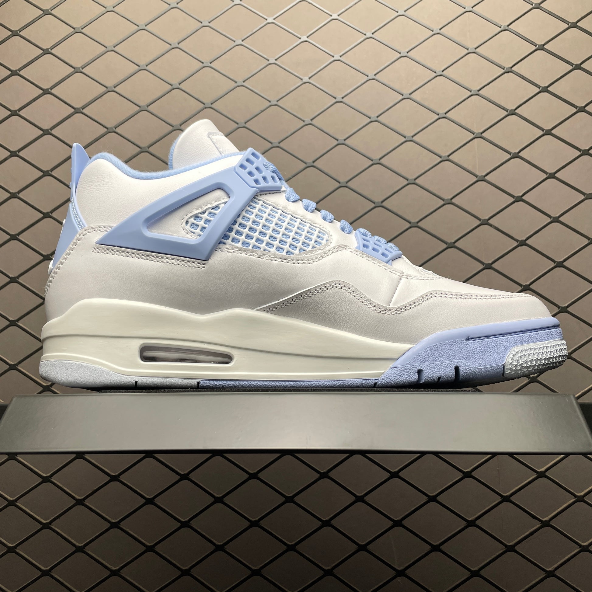 Nike Air Jordan 4 Retro "Aluminum"
