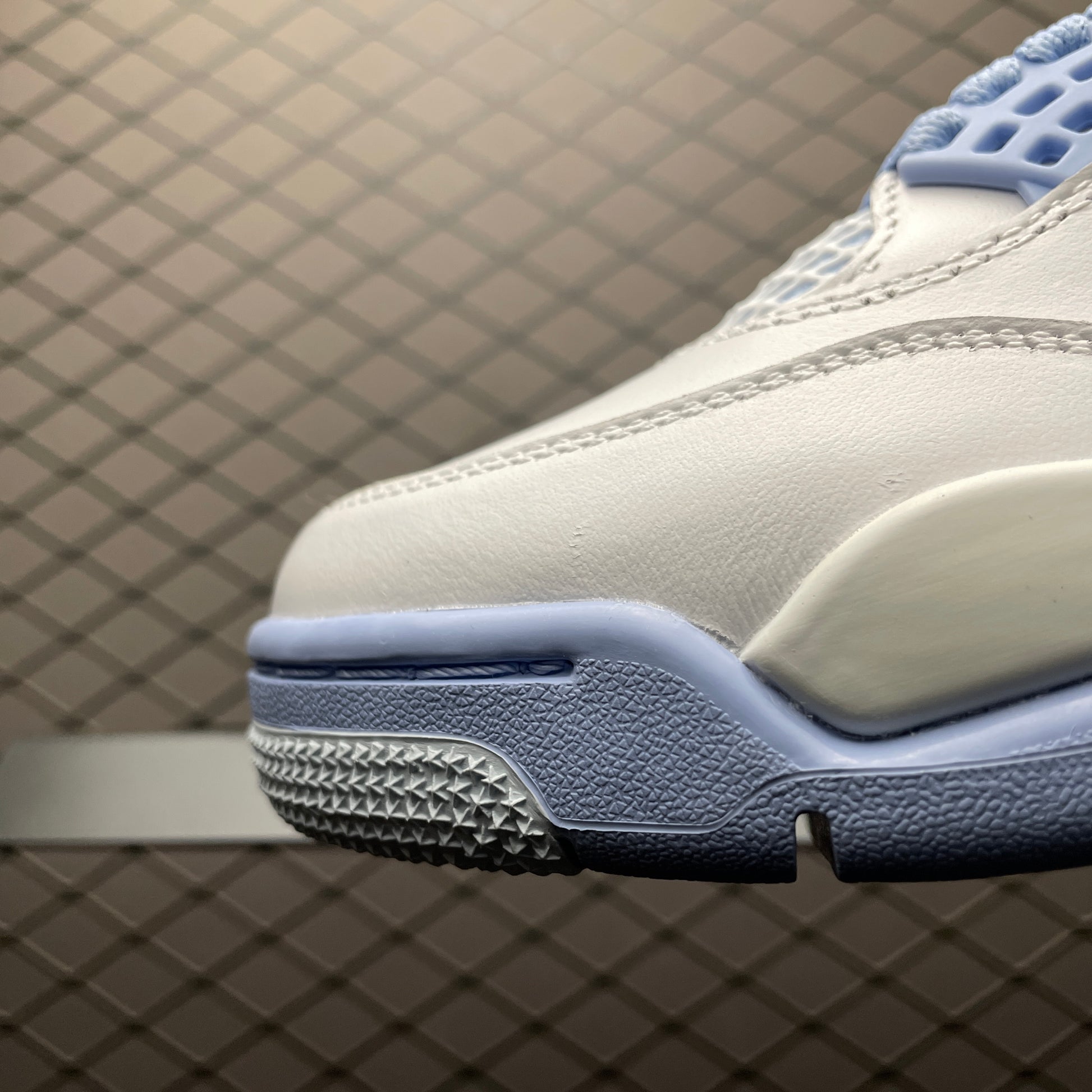 Nike Air Jordan 4 Retro "Aluminum"