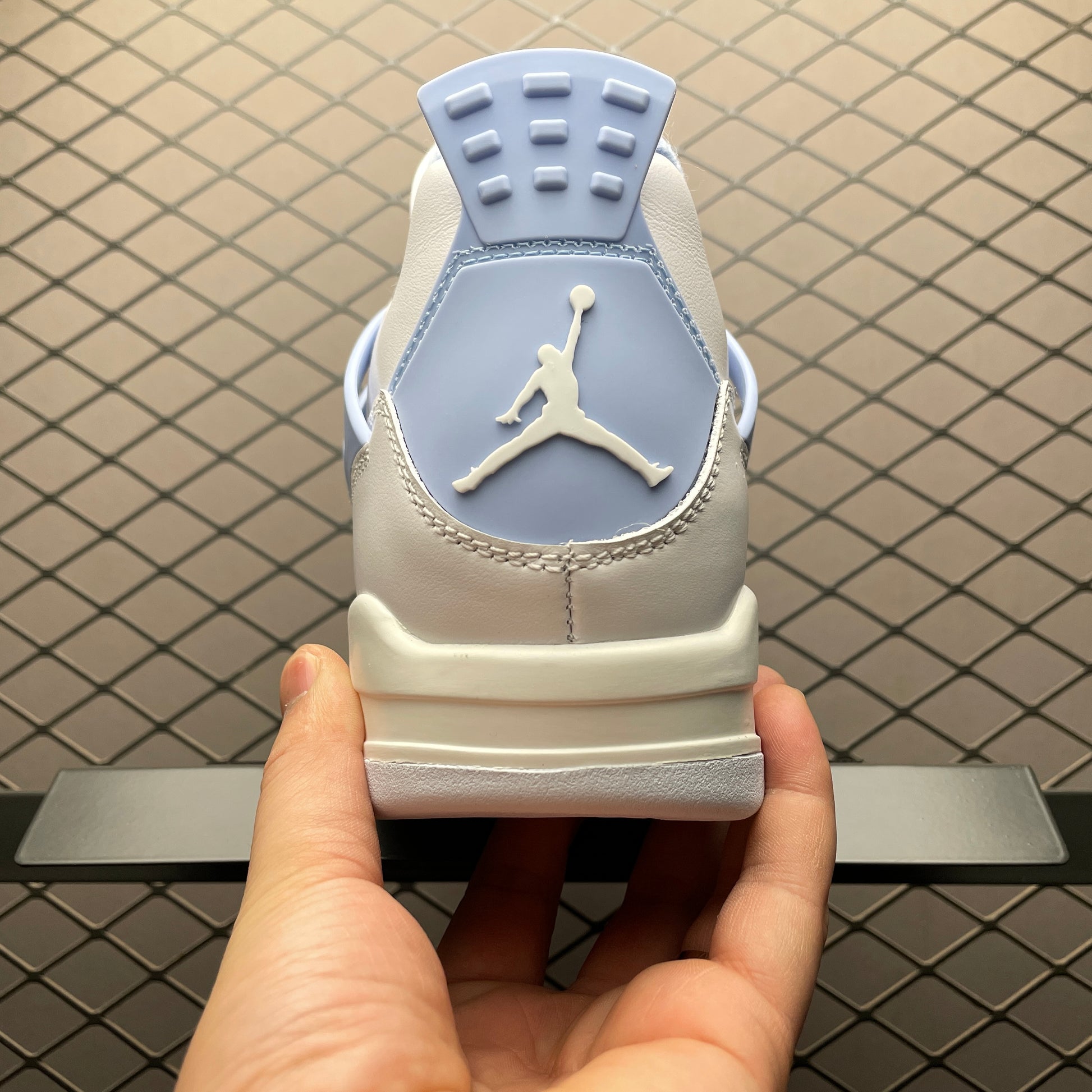 Nike Air Jordan 4 Retro "Aluminum"