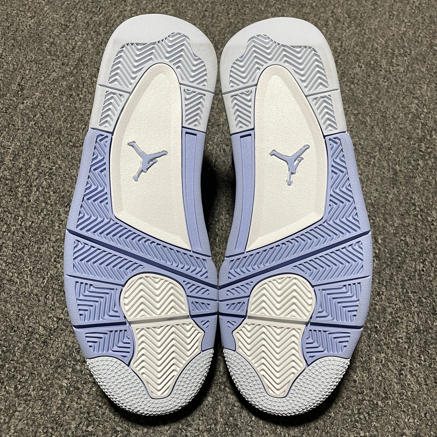 Nike Air Jordan 4 Retro "Aluminum"