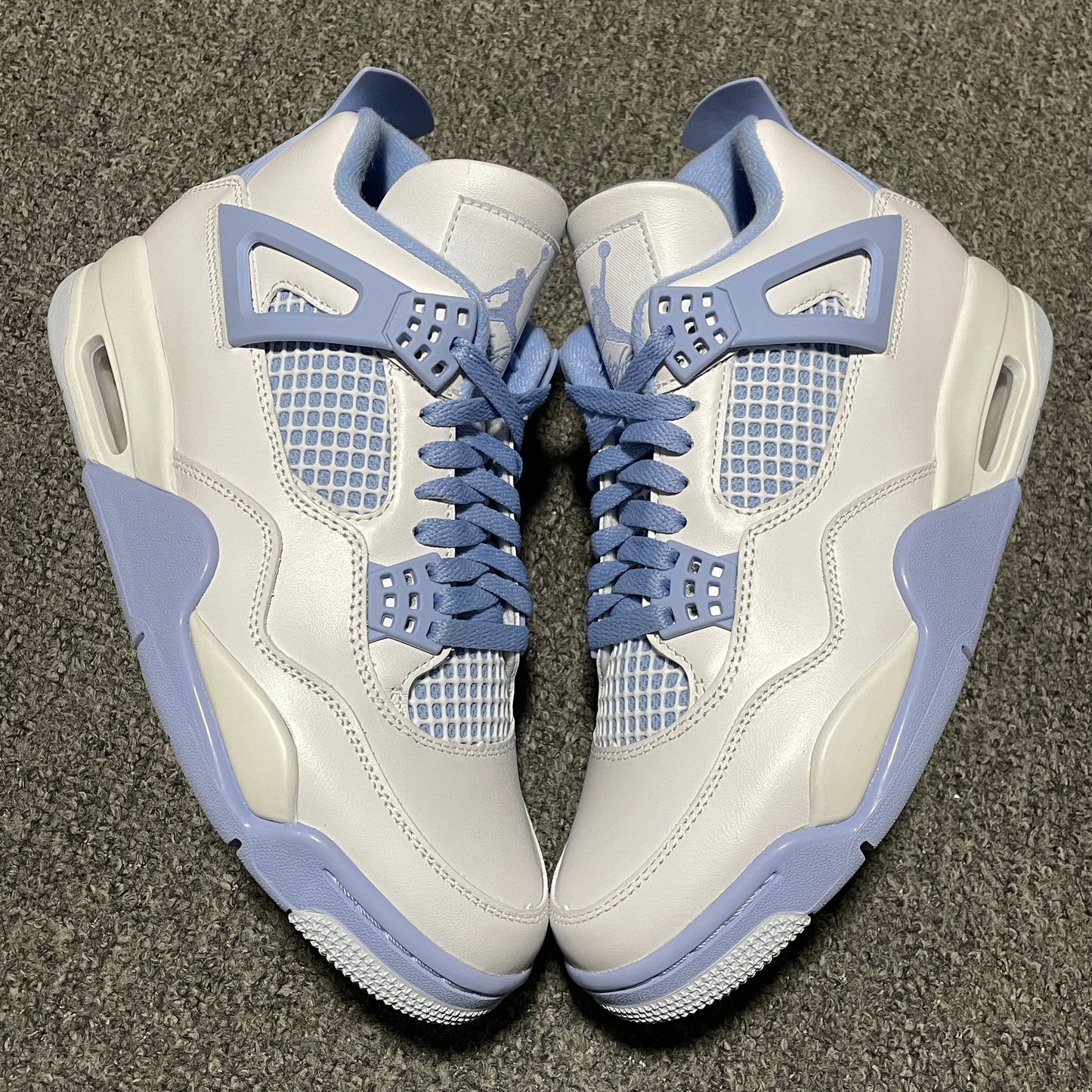 Nike Air Jordan 4 Retro "Aluminum"