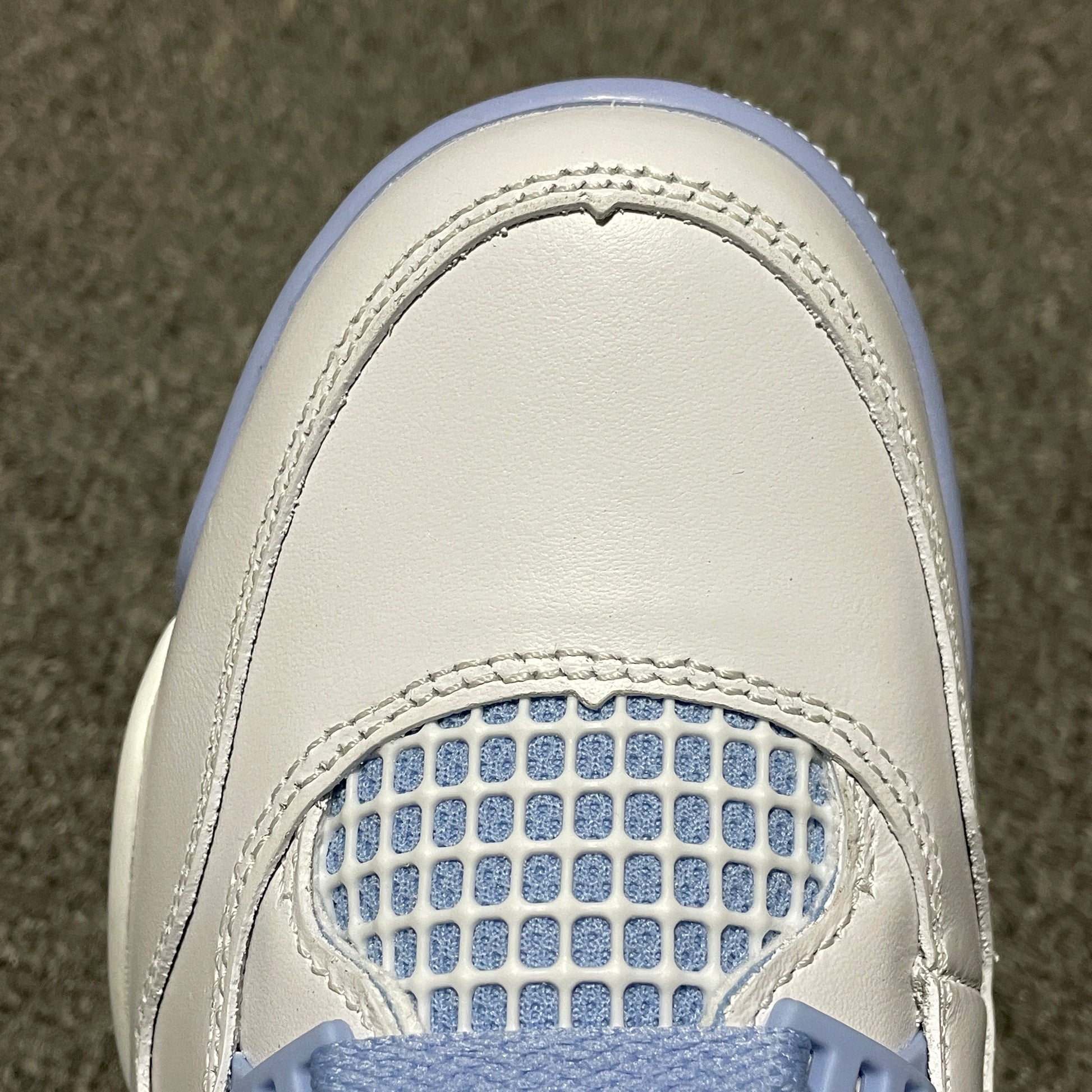 Nike Air Jordan 4 Retro "Aluminum"