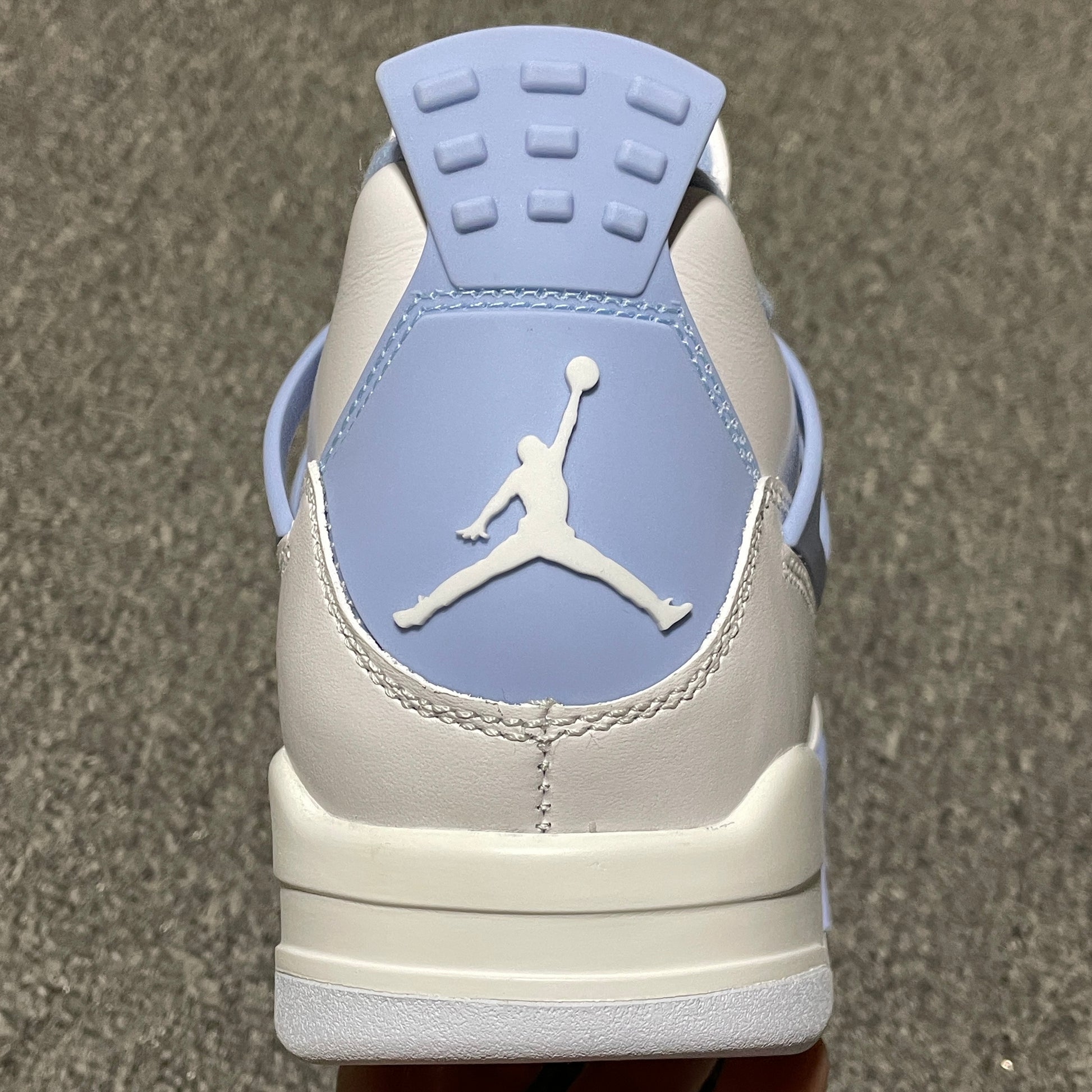 Nike Air Jordan 4 Retro "Aluminum"