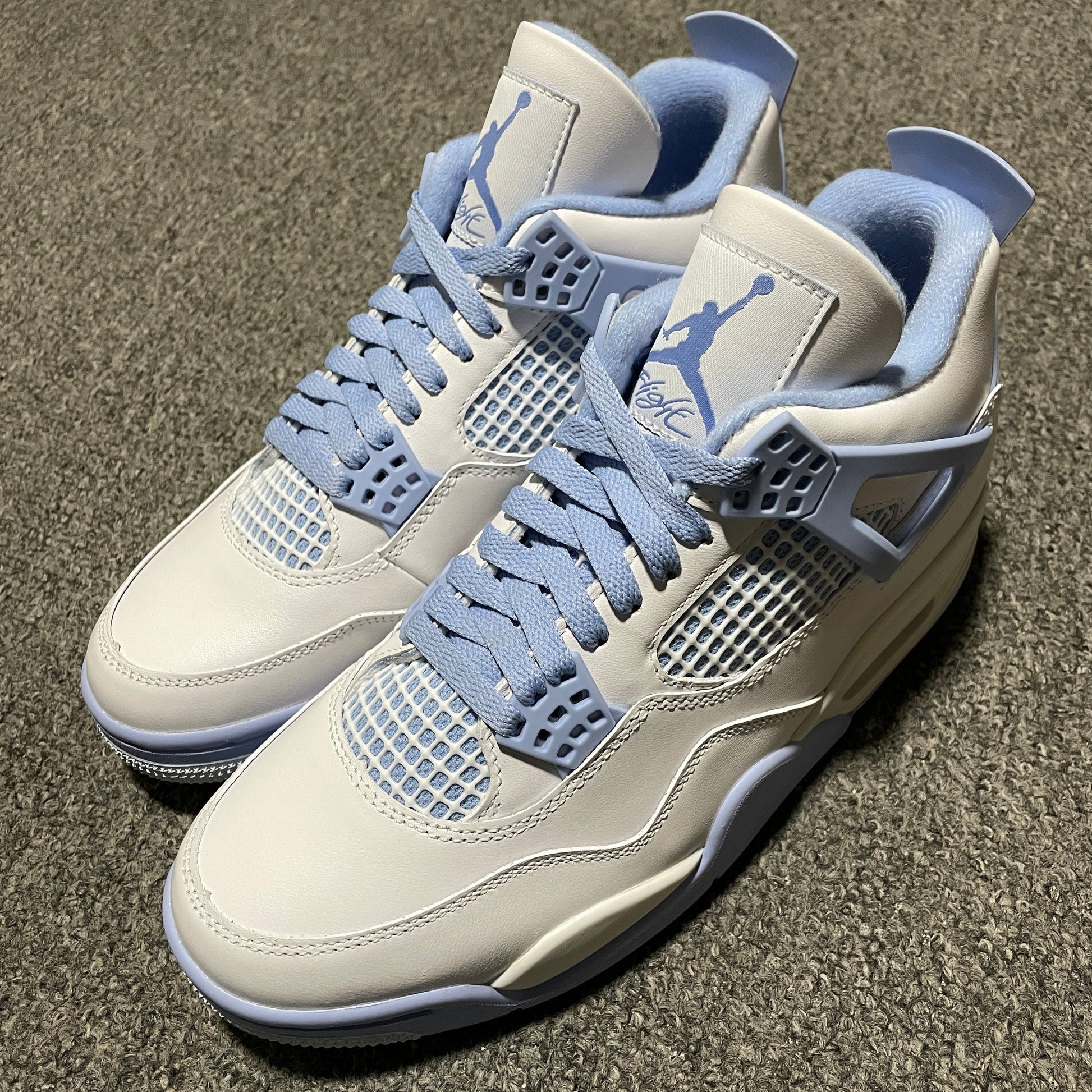 Nike Air Jordan 4 Retro "Aluminum"