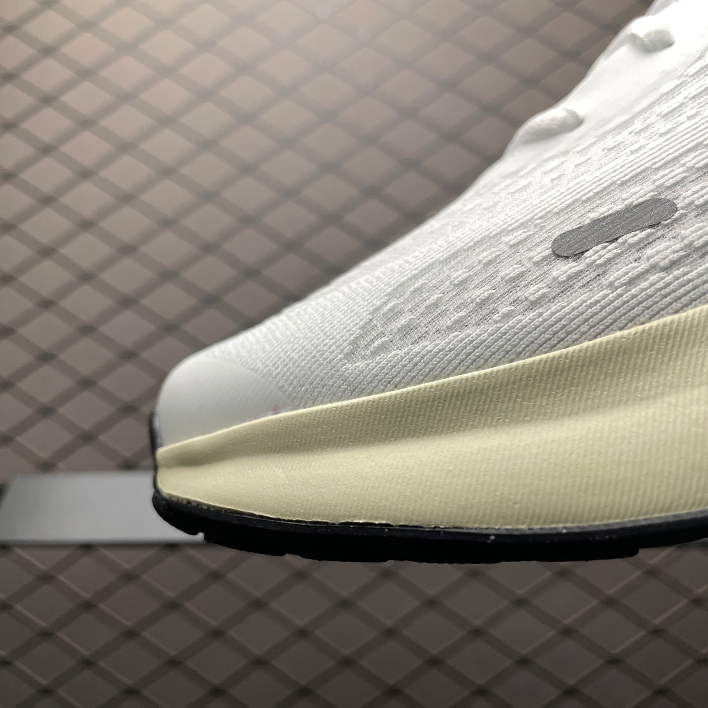 Nike Journey Run 'White Metallic Silver