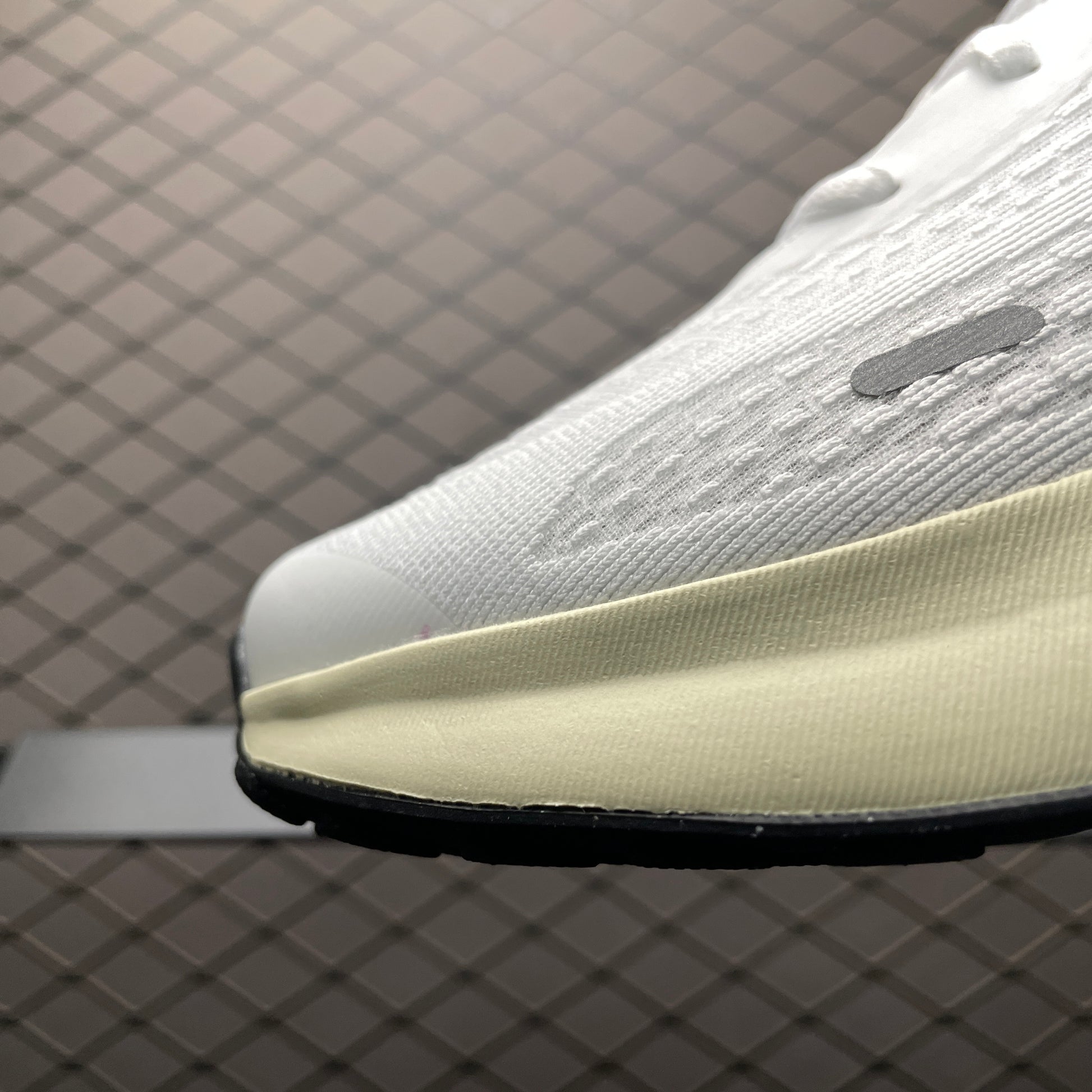 Nike Journey Run 'White Metallic Silver