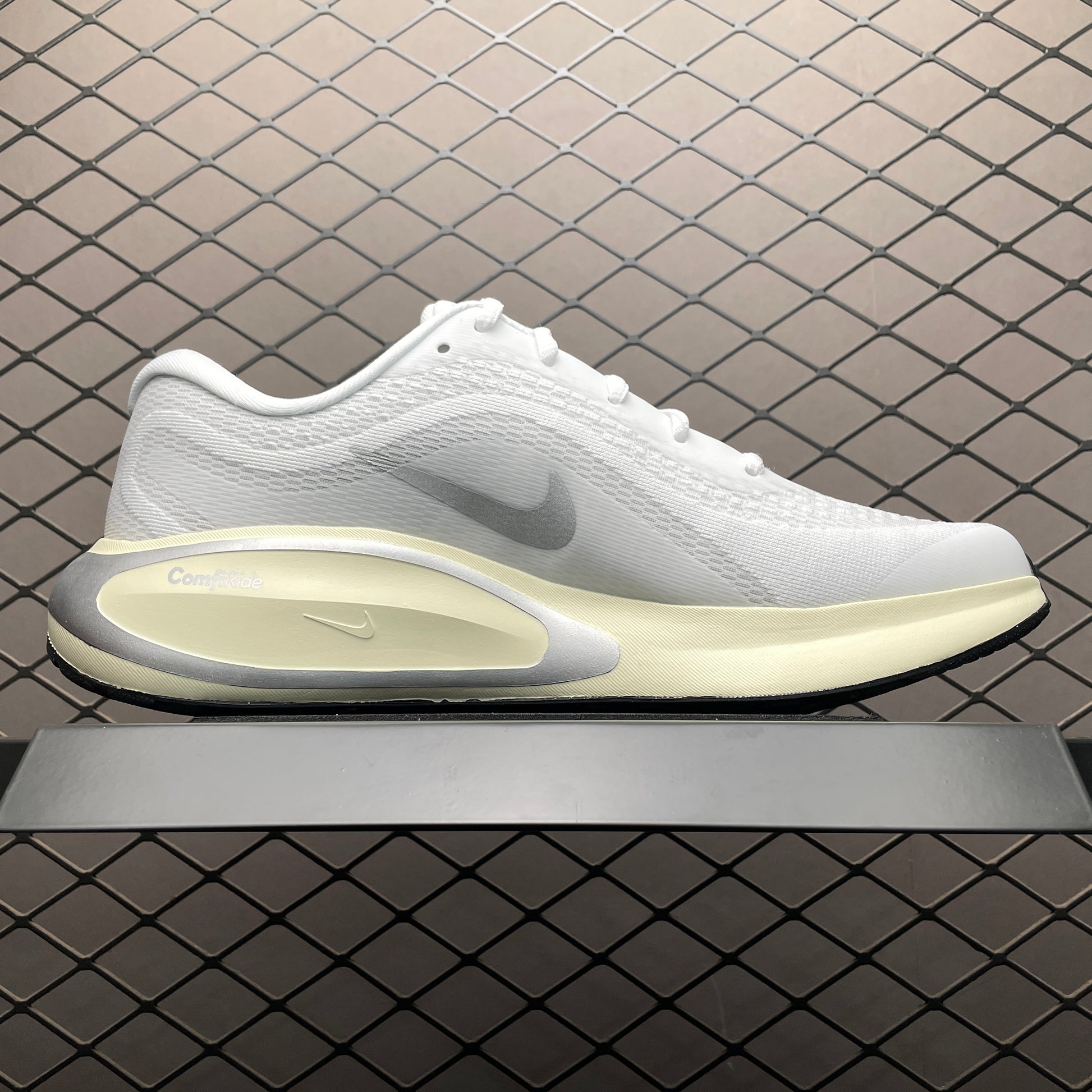 Nike Journey Run 'White Metallic Silver