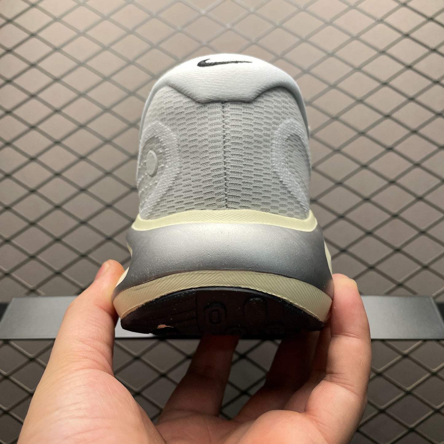 Nike Journey Run 'White Metallic Silver