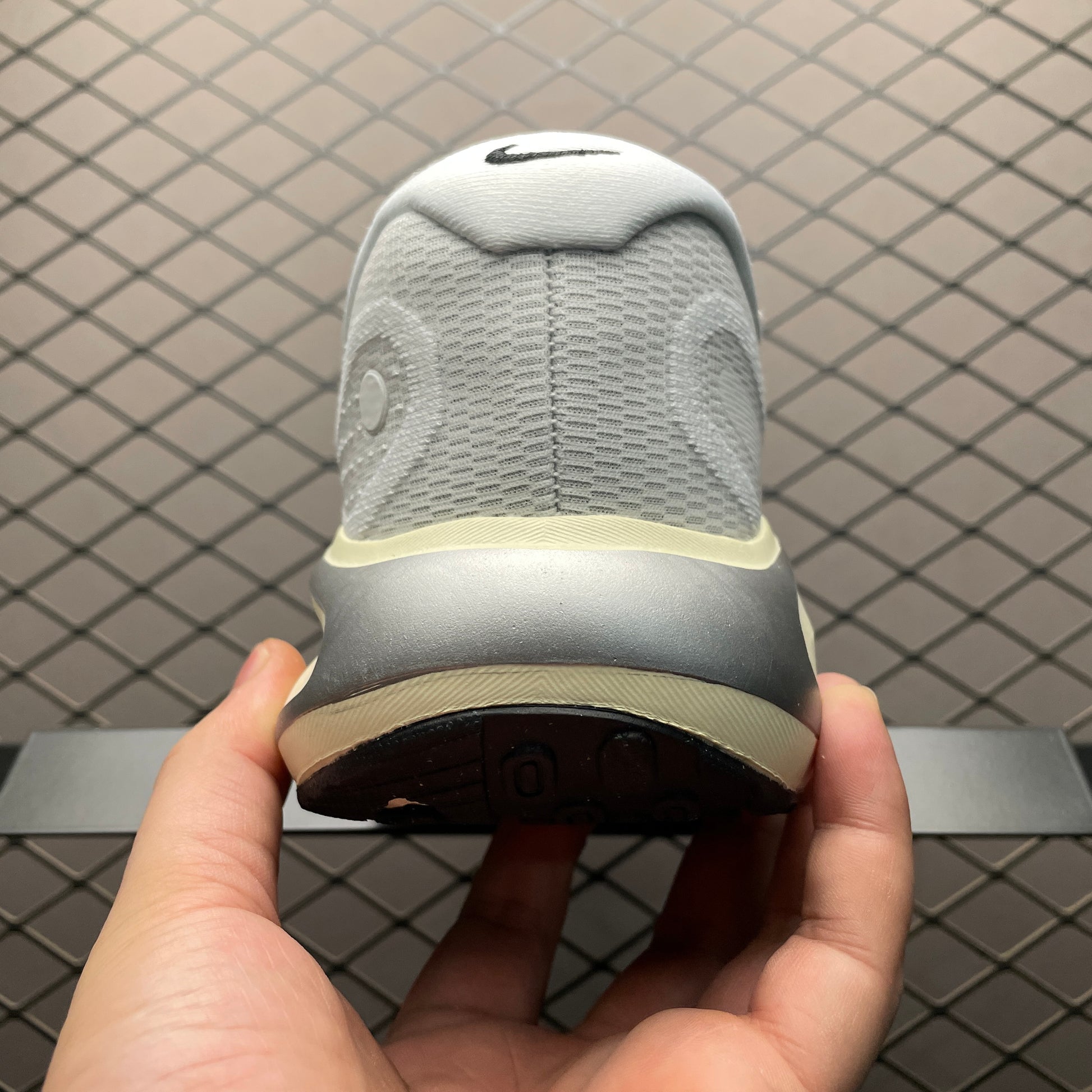 Nike Journey Run 'White Metallic Silver