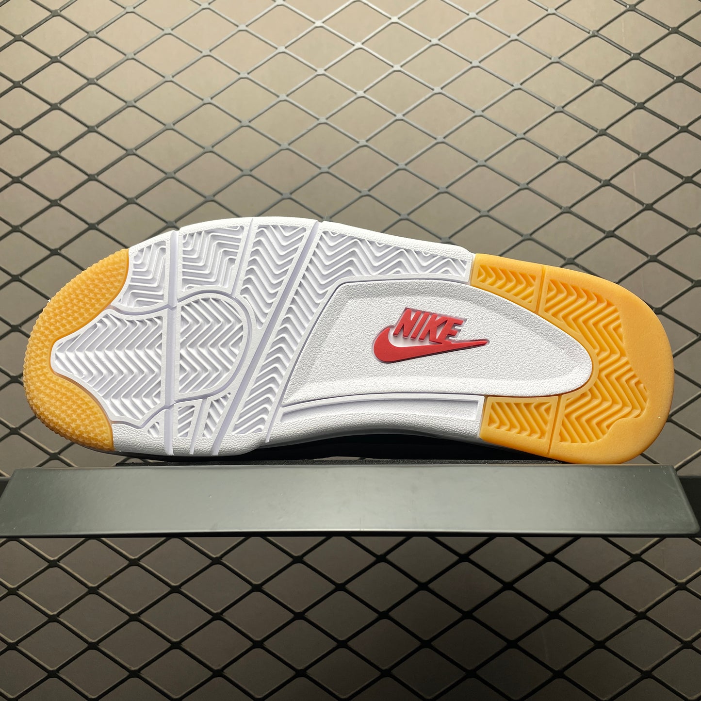Nike SB Air Jordan 4 Retro SP "Summit White/Navy"