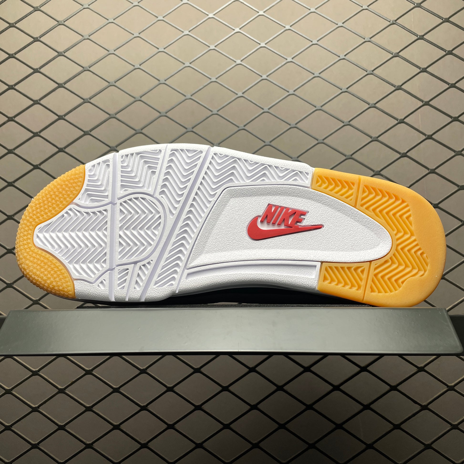 Nike SB Air Jordan 4 Retro SP "Summit White/Navy"